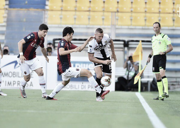 Com dois gols nos acréscimos, Parma arranca empate com Bologna