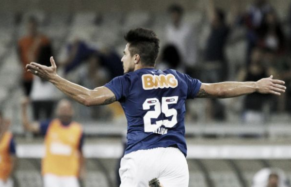 Herói contra o Santos, Willian comemora gol marcado e valoriza vitória do Cruzeiro