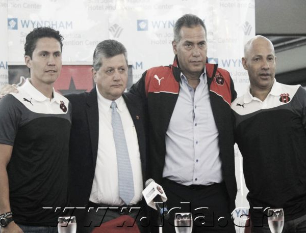 Hernán Torres y sus asistentes fueron presentados en la Liga Deportiva Alajuelense