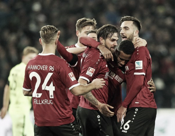 Em jogo de duas viradas, Hannover leva a melhor e derrota Heidenheim na 2. Bundesliga