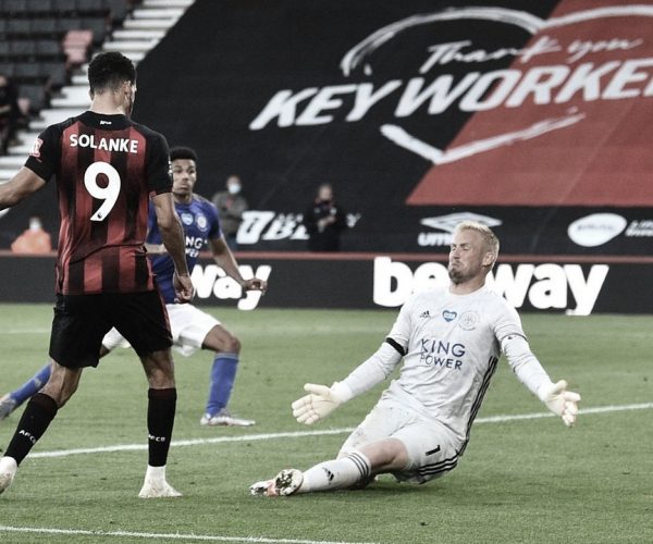 Bournemouth
goleia Leicester de virada e mantém viva luta contra rebaixamento