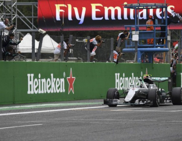 F1, a Monza Rosberg trionfa davanti a Hamilton e Vettel. 4º Raikkonen