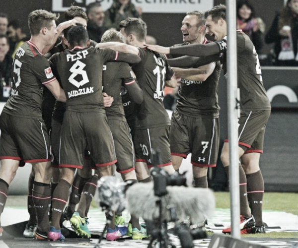 Atacante Bouhaddouz dá show, St. Pauli goleia Karlsruher e sai da Z-3 da 2. Bundesliga