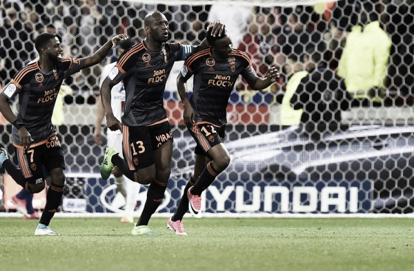 Lyon sai na frente, mas sofre virada e acaba goleado pelo Lorient em casa