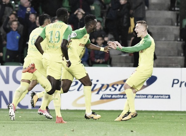 Nantes faz gol no fim e derrota Guingamp para entrar na zona de classificação da UCL