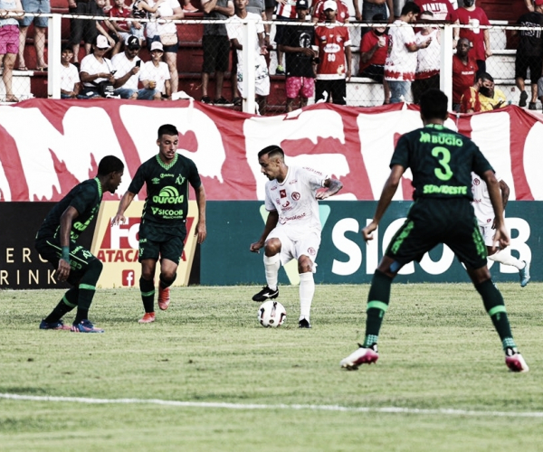 Hercílio Luz vence Chapecoense com facilidade e assume liderança do Campeonato Catarinense