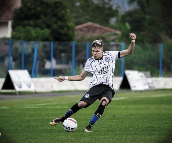 Após marcar seu primeiro gol pelo profissional, Gabriel Vieira busca arrancada na reta final do catarinense
