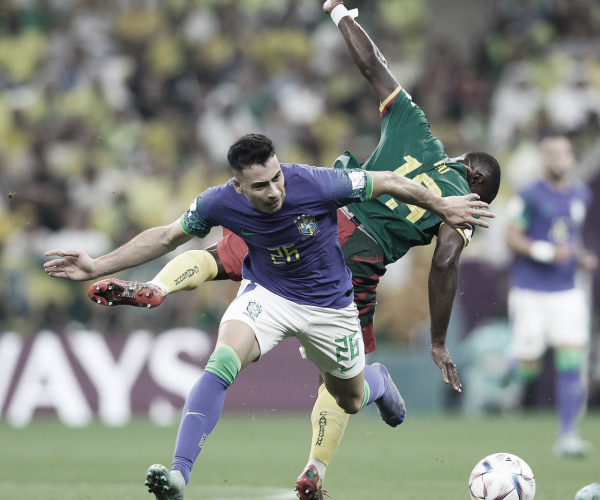 Poupando titulares, Brasil perde para Camarões na rodada final do grupo G da Copa
