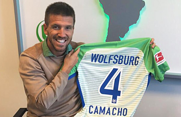 Camacho and Hinds latest to sign for Wolfsburg