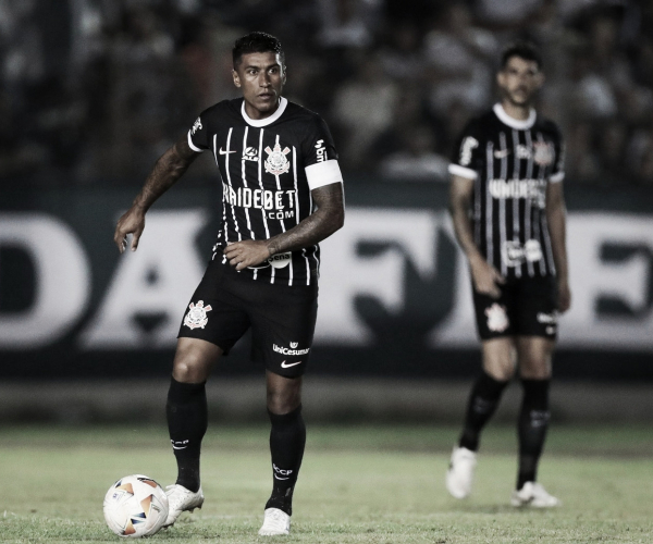 António Oliveira celebra o retorno de Paulinho aos gramados: "É um jogador que admiro muito"