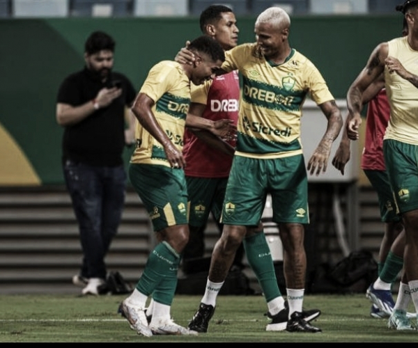 Eliel marca o gol da classificação do Cuiabá na Copa Verde