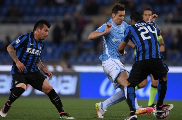 Klose e Candreva stendono l'Inter, è 2-0 e la Lazio torna a sperare nell'Europa