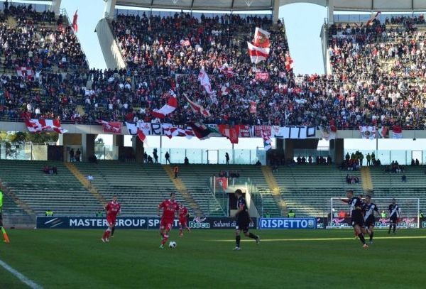 Serie B: pari Livorno, scatto del Bari