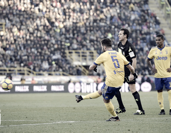 Juventus, le pagelle dello 0-3 di Bologna: Douglas Costa ricama e vola, Pjanic illumina. Muro Benatia