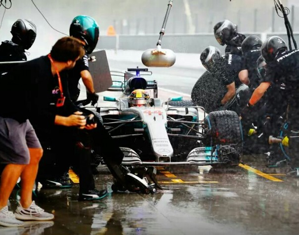 F1, Mercedes - Al Paul Ricard, Hamilton testa le gomme 2018