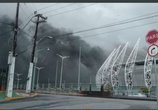 Incêndio atinge área interna da Arena Castelão, em Fortaleza