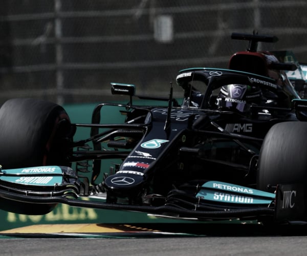 Lewis Hamilton confirma favoritismo e crava pole no GP da Emilia-Romagna; Pérez é o segundo
