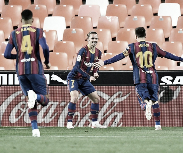 Messi faz dois, Barcelona derrota Valencia e segue na disputa por LaLiga