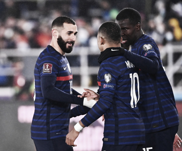 Com gols de Benzema e Mbappé, França vence e tira chances da Finlândia de ir à Copa