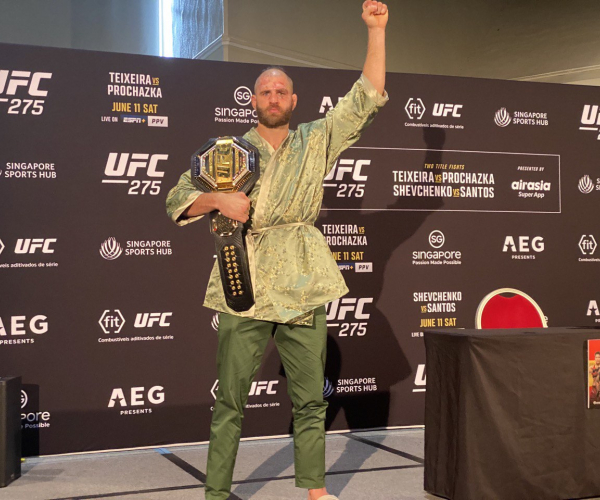 UFC 275: Prochazka submits Teixeira to become the new light-heavyweight champion
