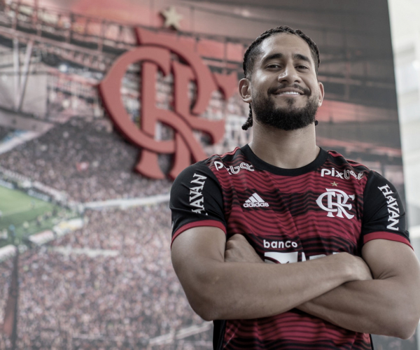 Aos 30 anos, zagueiro Pablo é oficializado pelo Flamengo