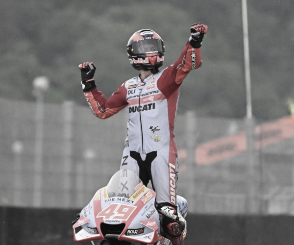 Fabio Di Giannantonio consigue su primera victoria en MotoGP y echa una mano a Martín 