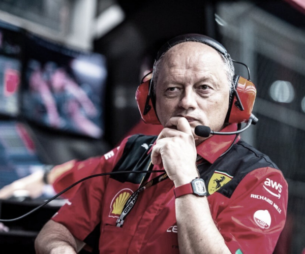 Frédéric Vasseur é questionado pela imprensa sobre o desempenho brilhante de Bearman em Jeddah pela Ferrari 