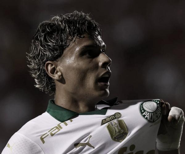 Palmeiras bate Vitória e vence na estreia do Brasileirão