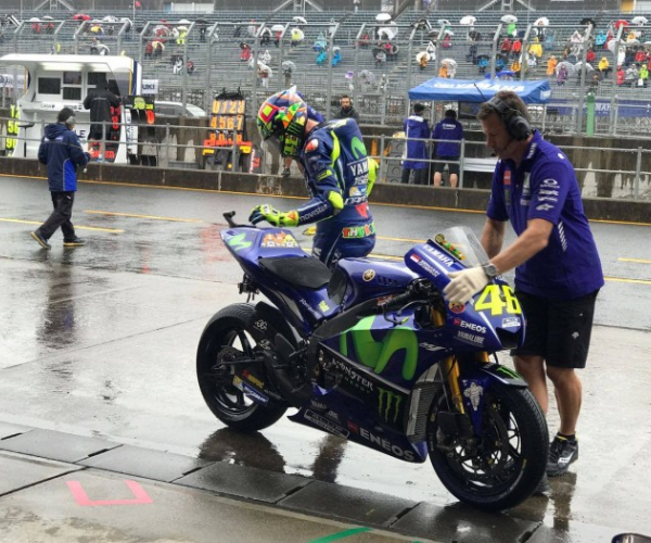 MotoGP - Yamaha in difficotà sul bagnato, Rossi: "La moto non è migliorata"
