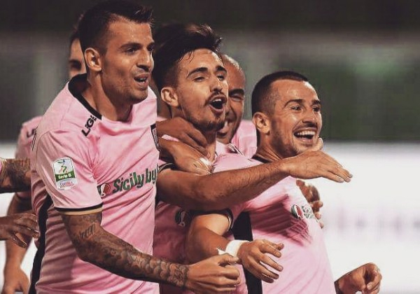Serie B - Il Palermo schianta il Bari e si prende la vetta: 0-3 al San Nicola