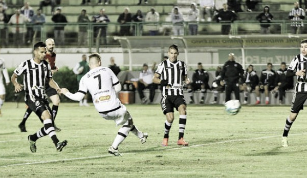 Tupi bate Ceará de virada com gol no fim e deixa lanterna da Série B
