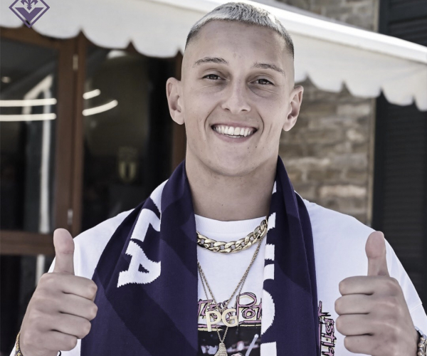 Fiorentina confirma contratações do goleiro Gollini e do atacante Jovic