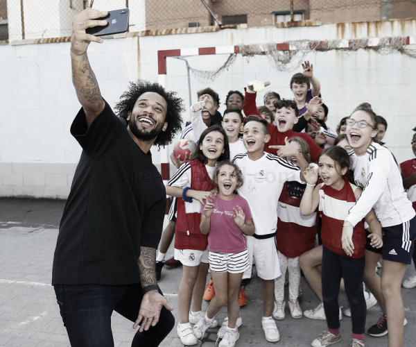 Marcelo lleva su alegría a la Residencia Infantil Chamberí
