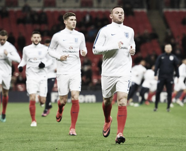 Rooney no jugará ante España por una lesión en la rodilla