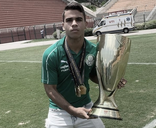 Multicampeão na base do Palmeiras, Athos Moreno reforça Portuguesa Santista na Paulista Cup Sub-20