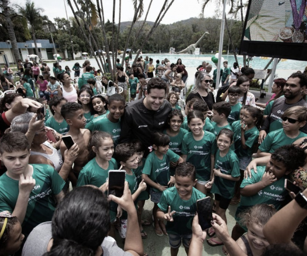 Thiago Pereira lança projeto social de natação em Volta Redonda (RJ)
