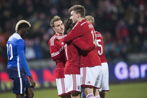 VIDEO Tre volte Bendtner, la Danimarca supera gli USA