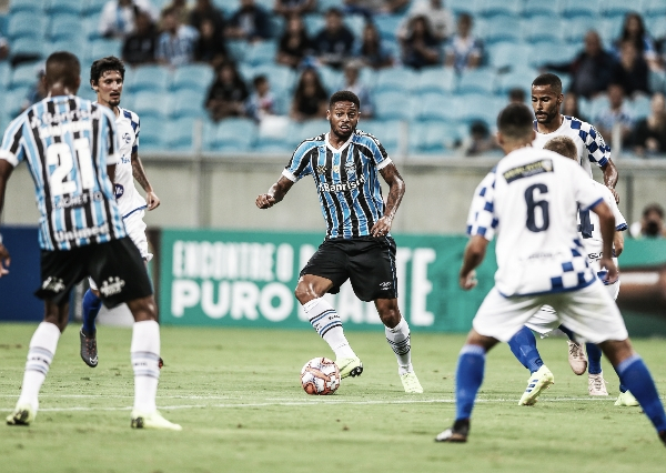 Grêmio passa fácil pelo São José em noite de estreia de Tardelli