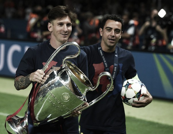 Xavi exalta meio-campo da Seleção Espanhola e reflete sobre Messi: "Taticamente, entende tudo"