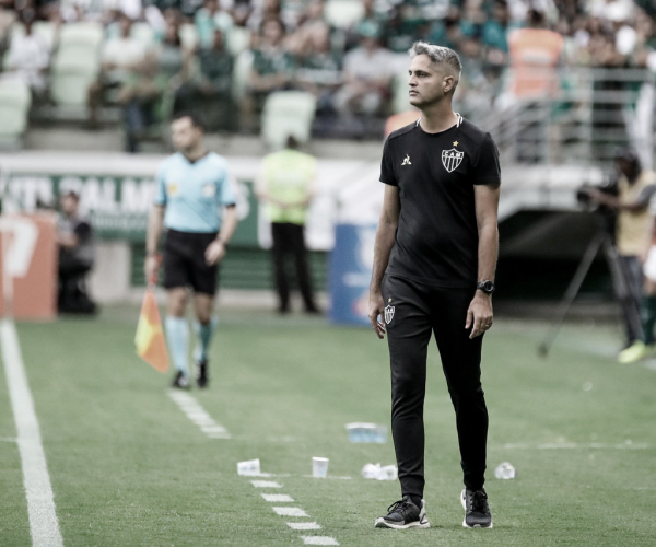 Fim da linha! Atlético-MG oficializa demissão de Rodrigo Santana após goleada