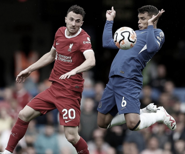 Liverpool e Chelsea se enfrentam em situações opostas na Premier League 
