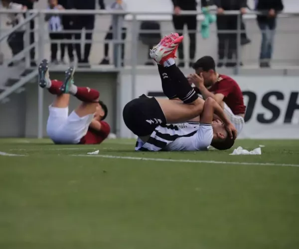 Descalabro final de La Unión que cede el ascenso al Torremolinos