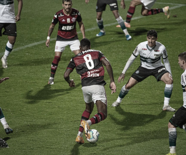 Mesmo com vitória sobre Coritiba, Flamengo ainda demonstra falta de confiança