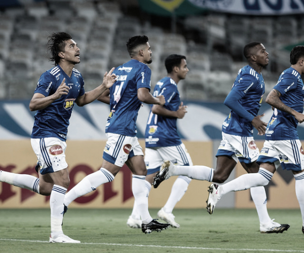 Cruzeiro decide no primeiro tempo, vence Paraná e deixa Z4
da Série B