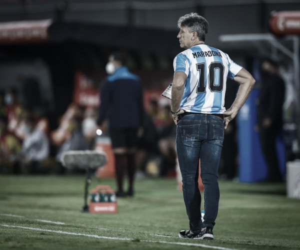 No Paraguai, Renato Gaúcho dedica vitória do Grêmio a Diego Maradona