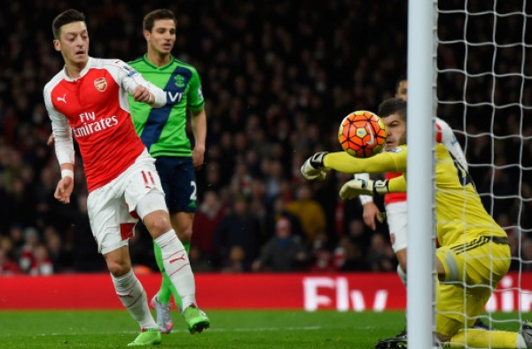 Forster si traveste da Superman e ferma l'Arsenal: il Southampton all'Emirates strappa lo 0-0