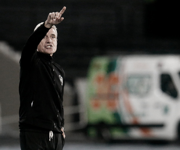 Luís Castro se diz satisfeito com vitória e elogia elenco do Botafogo: "São muito dedicados”