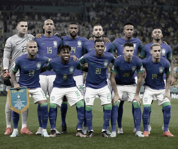 Daniel Alves elogia jogo do Brasil e vê lado positivo em derrota para Camarões: "Bom que aconteça essas coisas"