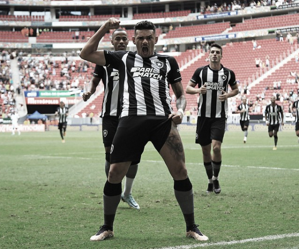 Botafogo recebe Bangu de olho na liderança do Carioca