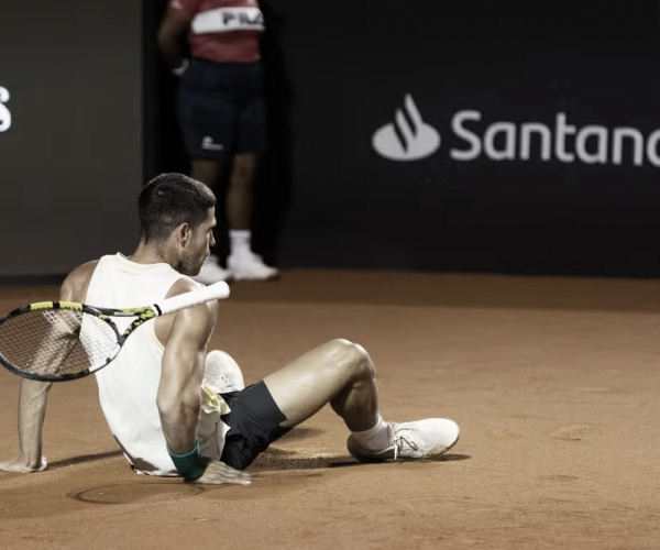 Alcaraz se lesiona no começo do jogo e desiste do Rio Open